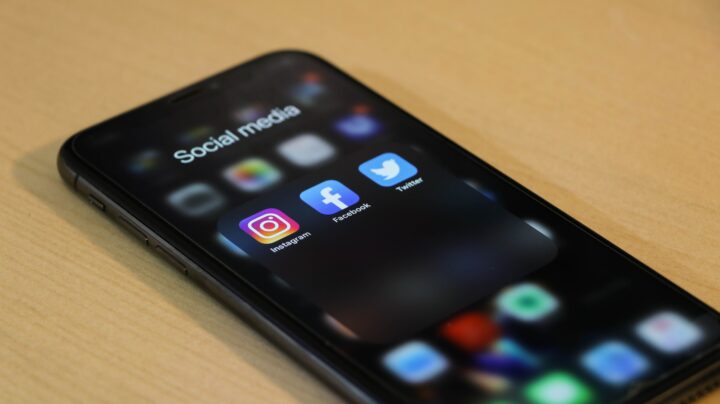 Your Structure of Influence Through Social Media