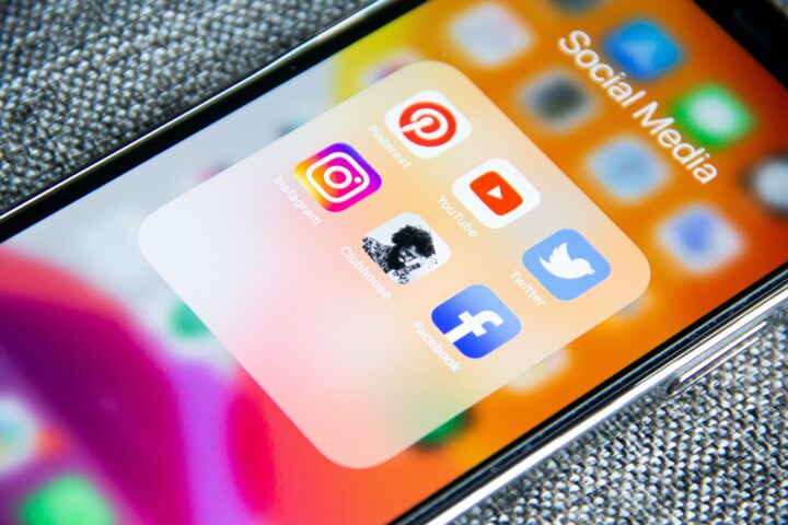 What Are The Pros And Cons Of Social Networking?